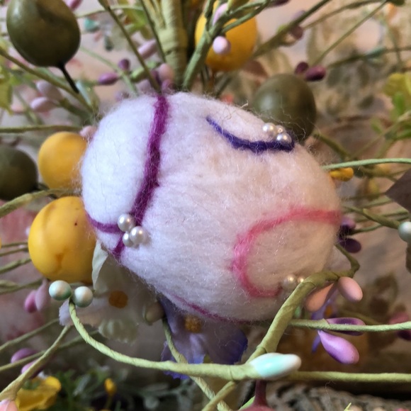 Handmade needle felted Easter egg collectable spring decoration - Picture 4 of 6